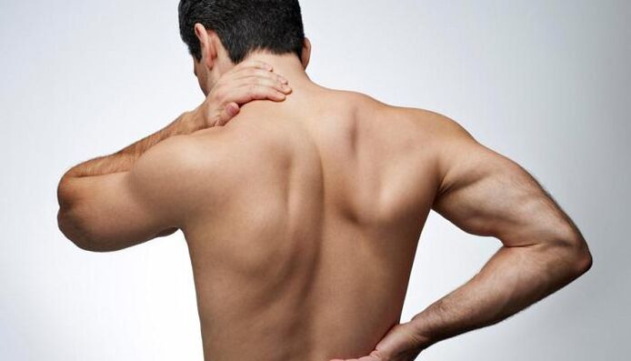 Интервертебралната херния се проявява като болка в гърба и допринася за влошаване на потентността
